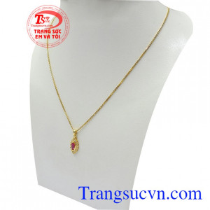 Ruby còn mang lại sự giàu sang, thịnh vượng, tài lộc vì vậy là một trong những loại đá quý được ưa chuộng bậc nhất trong phong thủy