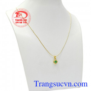 Sự kết hợp hài hòa giữa vàng tây và đá Emerald được kiểm định chất lượng tạo nên bộ sản phẩm hoàn hảo kể cả về màu sắcn lẫn kiểu dáng,Bộ dây Emerald quý phái