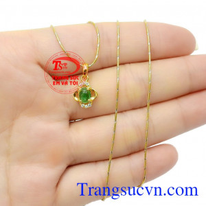 Bộ sản phẩm dễ dàng kết hợp với nhiều trang phục và mọi lứa tuổi,Bộ dây Emerald quý phái