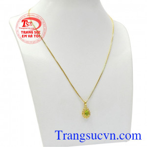 Sản phẩm được thiết kế mang phong cách sang trọng, quý phái giúp tôn lên vẻ nữ tính cho phái đẹp,Bộ dây Peridot hình giọt nước