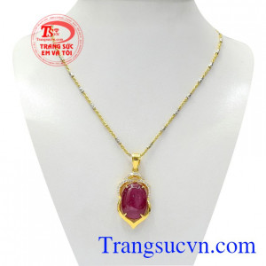 Bộ mặt dây Ruby trang nhã là sự kết hợp giữa dây chuyền Italy và mặt dây Ruby thiên nhiên mang lại vẻ cao quý, sang trọng cho phái đẹp.
