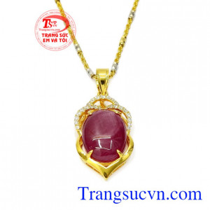Bộ mặt dây Ruby trang nhã đeo hợp thời trang, đảm bảo chất lượng.