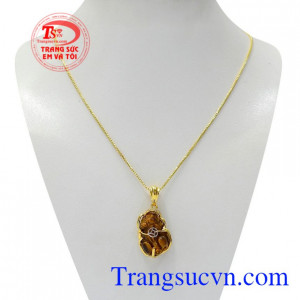 Bộ mặt dây tỳ hưu mắt hổ là sự kết hợp của dây chuyền vàng chất lượng và mặt dây tỳ hưu may mắn.