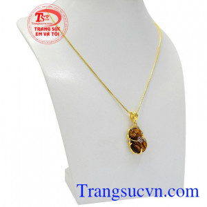 Tỳ hưu là linh vật được nhiều người biết đến, từ xa xưa người ta luôn tin rằng người nào sở hữu được linh này sẽ giúp cho việc kinh doanh thuận lợi, mọi việc đều suôn sẻ. Bộ mặt dây tỳ hưu mắt hổ