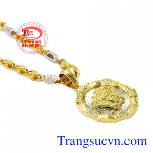 Nếu như với phái đẹp, bộ trang sức để tôn lên nét quyến rũ thì với phái mạnh chính là để thể hiện nét nam tính của người đàn ông. Bộ trang sức nam vàng tây sang trọng