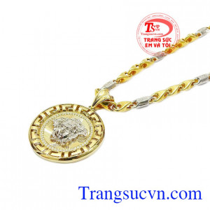 Bộ trang sức nam vàng phong cách là một gợi ý hay cho phái mạnh. 