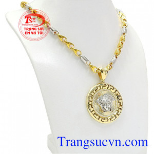 Bộ trang sức nam vàng phong cách được thiết kế với kiểu dáng mạnh mẽ, nam tính. 