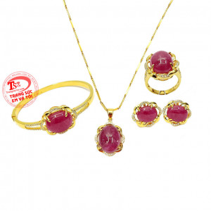 Ruby thiên nhiên hợp mệnh hỏa và mệnh thổ. Bộ trang sức ruby rực rỡ