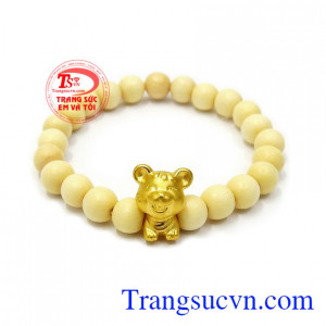 Chuỗi tay dâu tuổi tý vàng ta kết hợp giữa hạt dâu tằm và charm vàng ta hình chú chuột độc đáo