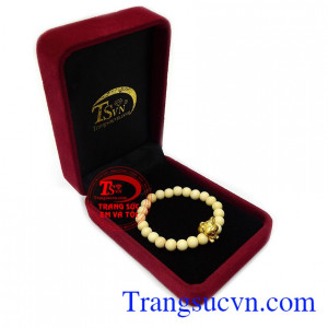 Chuỗi tay dâu tuổi tý vàng ta cũng là món quà ý nghĩa nhân các dịp như đầy tháng, đầy năm cho bé yêu