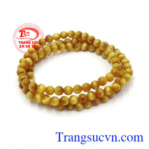 Trang sức phong thủy đá mắt hổ được coi là vật hộ mệnh trừ tà, bảo vệ người đeo khỏi những ta ma, âm khí, mang đến bình an, may mắn,Chuỗi tay mắt hổ mệnh Kim