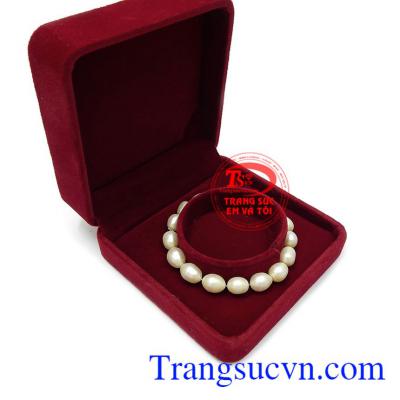 Chuỗi tay ngọc trai phù hợp nhiều lứa tuổi và phong cách thời trang khác nhau.