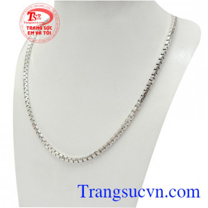 Dây chuyền bạc nam may mắn tôn lên nét lịch lãm và phong cách riêng, là dòng sản phẩm cho phái mạnh hiện đại