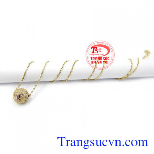 Dây chuyền vàng tây 10k phù hợp nhiều phong cách thời trang và trang phục phái đẹp.