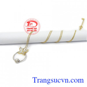 Dây chuyền vàng 10k kết hợp dễ dàng với nhiều loại trang phục và phong cách thời trang khác nhau