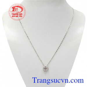 Dây chuyền liền mặt nhỏ xinh được nhập khẩu từ Korea, kiểu dáng trang nhã, xinh xắn.