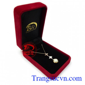 Dây chuyền liền mặt sang trọng bền đẹp, chất lượng, là dòng sản phẩm bán chạy hiện nay