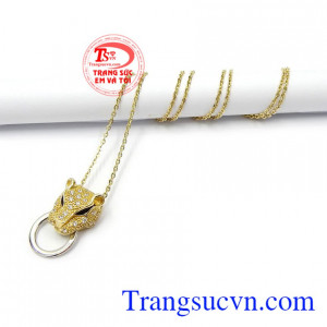 Dây chuyền vàng liền mặt với với đường nét mang lại cá tính và phong cách cho người đeo