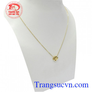 Sản phẩm nhập khẩu nguyên chiếc từ Hàn Quốc bằng vàng 10k còn mang lại sự tinh tế, nhẹ nhàng và thời trang cho phái đẹp