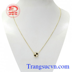 Dây liền mặt cỏ may mắn mang đến vận may, tiền tài, hạnh phúc cho người đeo.