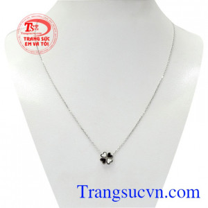 Dây liền vàng trắng cỏ bốn lá là một sản phẩm của trang sức Em và Tôi nhập khẩu từ Korea chất lượng.