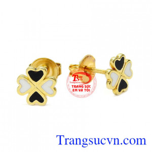 Theo truyền thuyết, mỗi cánh của cỏ bốn lá tượng trưng cho một thứ: cánh đầu tiên tượng trưng cho sự trung thành, thứ 2 là hy vọng, cánh thứ 3 là tình yêu và cuối cùng là may mắn.