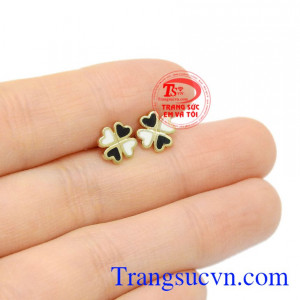 Người ta tin rằng, người nào sở hữu chiếc cỏ bốn lá sẽ mang lại điềm lành, may mắn. Hoa tai nữ cỏ bốn lá may mắn