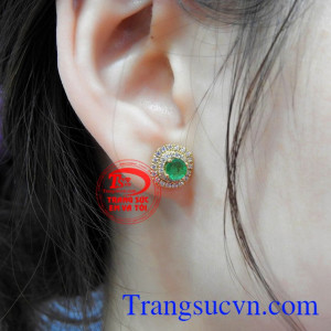 Hoa tai nữ Emerald sang trọng vàng 14k thu hút ánh nhìn.