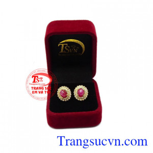 Sự sang trọng này rất phù hợp để các chị em diện vào những dịp quan trọng hay lễ tết. Hoa tai ruby nữ hoàng