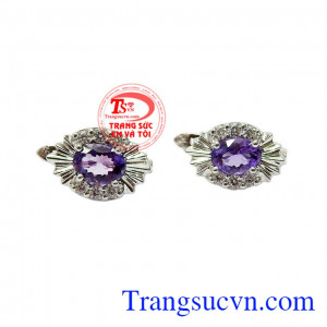 Hoa tai thạch anh tím thời trang kiểu dáng trẻ trung đang được rất nhiều khách hàng ưa chuộng và lựa chọn,Hoa tai thạch anh tím thời trang