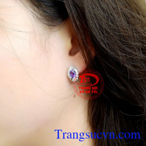 Năng lượng tích cực từ thạch anh tím ảnh hưởng trực tiếp vào bộ não giúp bạn cải thiện trí nhớ, tăng khả năng tập trung, hỗ trợ để phát triển tư duy và tăng sức sáng tạo,Hoa tai thạch anh tím thời trang