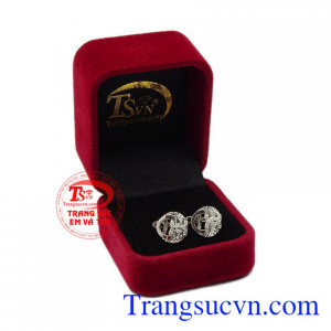 Thiết kế sang trọng, tinh tế và không kém phần quyến rũ giúp đôi hoa tai trở nên nổi bật và thu hút hơn. Hoa tai vàng trắng cao cấp