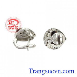 Hoa tai vàng trắng cao cấp được nhập khẩu từ Hàn quốc với công nghệ chế tác hiện đại nhất hiện nay. 