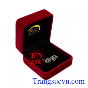 Hoa tai vàng trắng duyên dáng