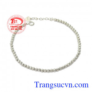 Lắc bi vàng trắng tinh tế thuộc dòng sản phẩm mới được nhiều khách hàng lựa chọn,Lắc bi vàng trắng tinh tế