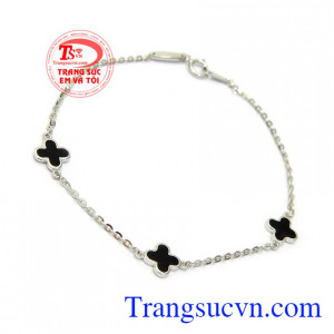 Lắc tay vàng tây thiết kế hình cỏ bốn lá là biểu tượng của may mắn, bình an và hạnh phúc