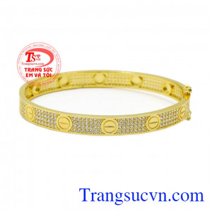 Vòng tay nữ vàng màu là dòng sản phẩm mới đang được rất nhiều khách hàng nữ ưa thích và lựa chọn,Vòng tay nữ vàng màu