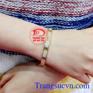Sản phẩm thích hợp làm quà tặng cho người thân và bạn bè ở nhiều lứa tuổi,Vòng tay nữ  vàng màu