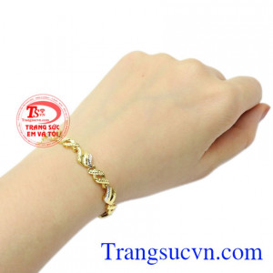 Sản phẩm sẽ là món quà không chỉ có giá trị làm đẹp mà còn vô cùng ý nghĩa, thể hiện tấm chân tình của người tặng. Lắc tay nữ kiểu cách