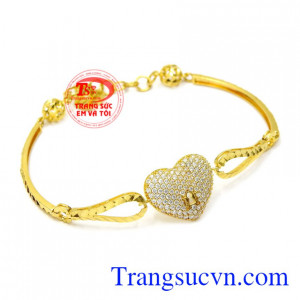 Lắc tay là biểu trưng cho sự tình yêu, hạnh phúc bền lâu, kết nối hai trái tim. Lắc tay nữ trái tim thủy chung