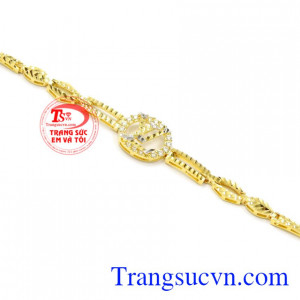 Lắc tay nữ vàng thời thượng mang lại vẻ xinh xắn, toát lên vẻ năng động của cô nàng cá tính.
