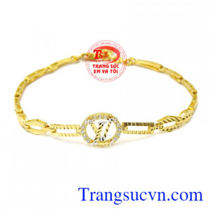 Lắc tay nữ vàng thời thượng được thiết kế trẻ trung, với những đường nét tỉ mỉ mang lại nét cá tính, thu hút ánh nhìn của người khác phái.