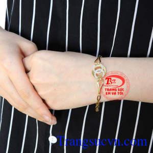 Lắc tay nữ vàng hiện đại giao hàng trên toàn quốc.