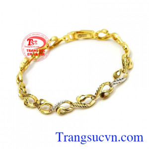 Lắc tay nữ vàng xinh xắn là sản phẩm rất được ưa chuộng, phù hợp làm quà tặng cho người bạn yêu thương vào những dịp ý nghĩa