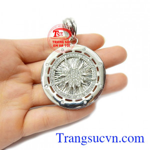 Mặt dây chuyền bạc là dòng sản phẩm được phái mạnh ưa chuộng nhất hiện nay, là món quà tuyệt vời cho người bạn yêu thương vào những dịp ý nghĩa