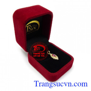 Mặt dây chuyền ruby tài lộc dễ dàng kết hợp với nhiều loại dây chuyền đa dạng, tạo nên phong cách riêng cho người đeo.