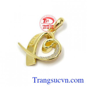 Mặt dây chuyền vàng dịu dàng là dòng sản phẩm bán chạy hiện nay, là xu hướng thời trang của phái đẹp hiện đại