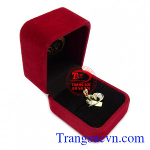 Mặt dây chuyền nhập khẩu chất lượng cao, kiểu dáng tinh tế, giao hàng nhanh toàn quốc.