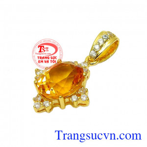 Thạch anh vàng mang lại may mắn về tài lộc, thịnh vượng và giàu sang cho chủ nhân,Mặt dây Citrine nổi bật