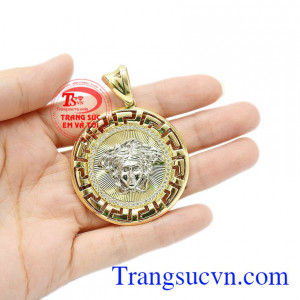 Mặt dây nam vàng phong cách có thể kết hợp cùng nhiều trang phục khác nhau mang lại vẻ nam tính cho người dùng.